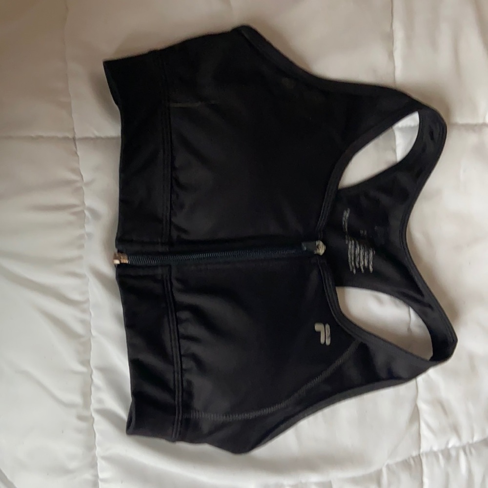 black sports bra